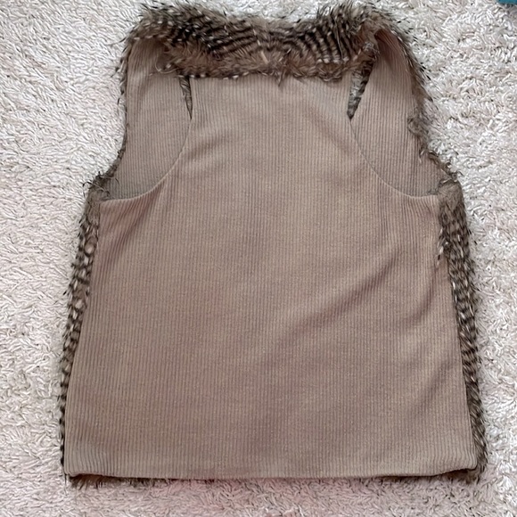 Faux Fur Vest- Size Medium, Ribbed back - Picture 4 of 4